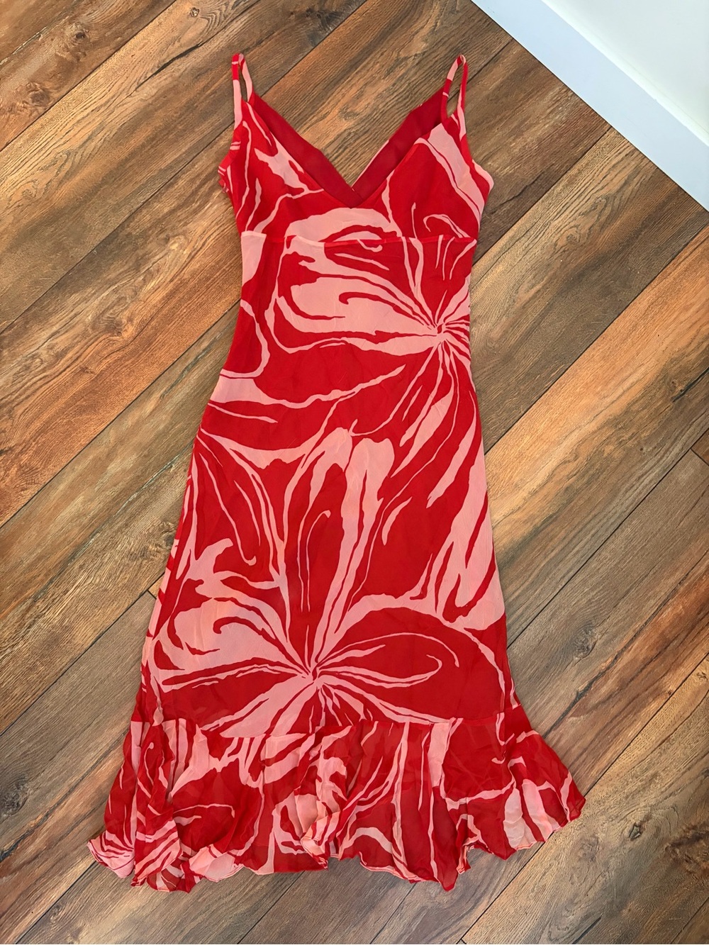 BCBGMAXAZRIA Red Abstract Print V-Neck Silk Slip Midi Dress Size 8  Ruffled Hem